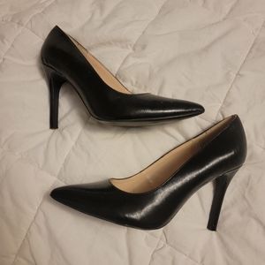 Black pumps size 7.5